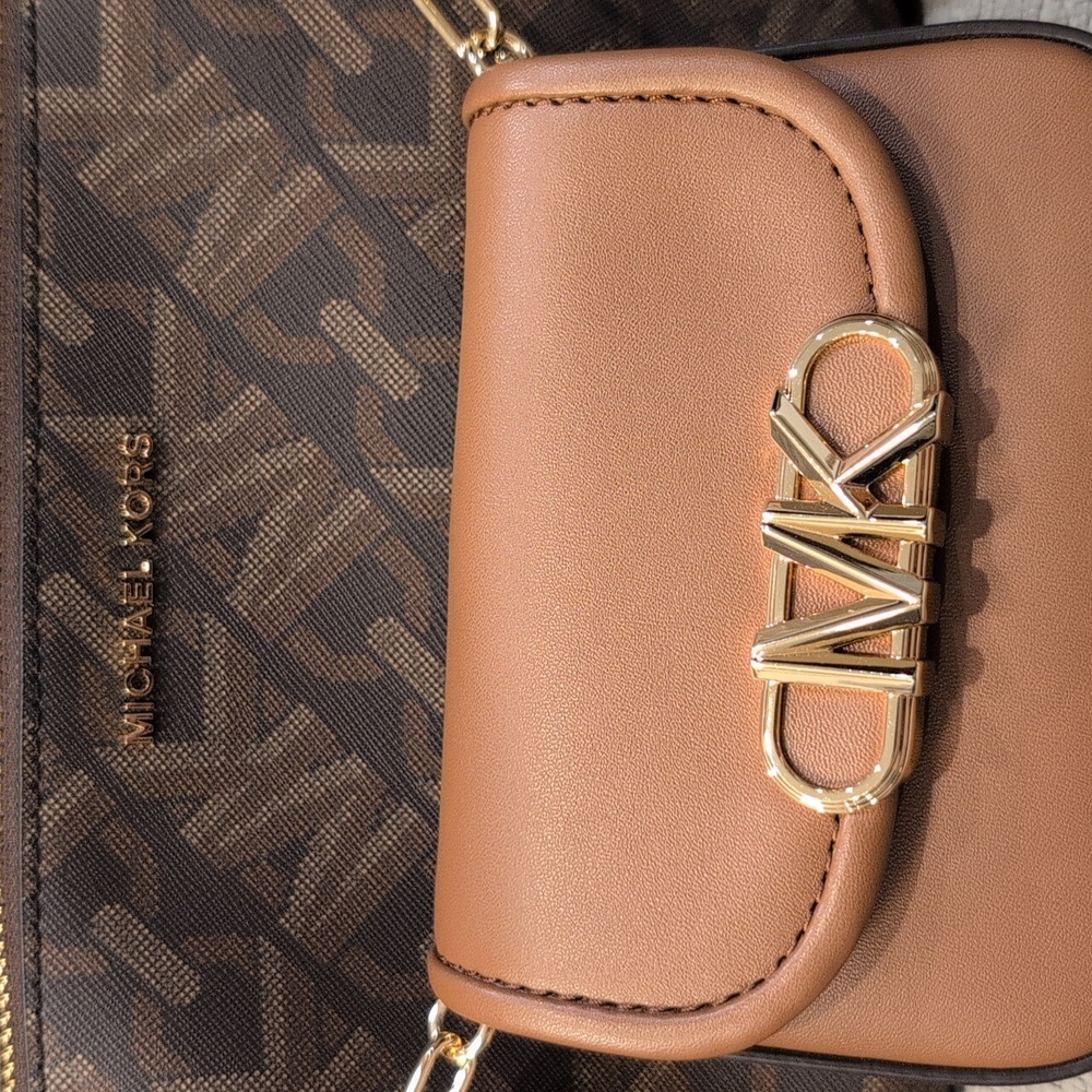 Michael Kors Empire Logo Parker Large Multi-Function Crossbody - Picture 3 of 17
